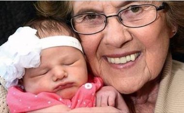 Super-gjyshja feston 86-vjetorin me stërmbesën e 86 të saj (Foto)