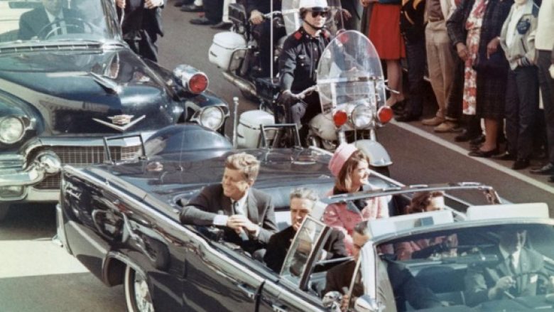 Konspiracioni i shekullit: 10 fakte që nuk i dini mbi vrasjen e Kennedy-t (Foto/Video)