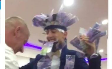 Në Ferizaj thyhet rekordi i një dasme, 53 mijë franga bakshish dhëndrit (Video)
