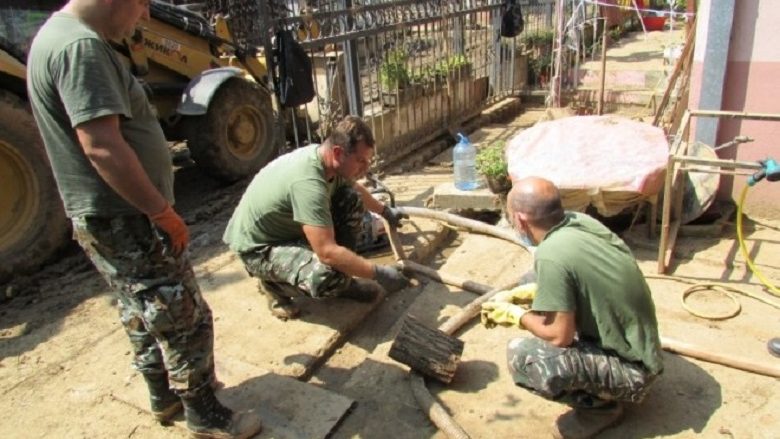 ARM ka filluar me dezinfektimin e shtëpive të vërshuara