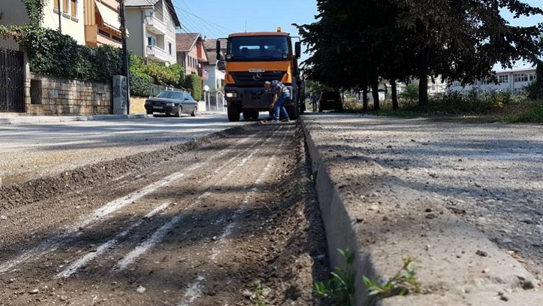 Fillon rikonstruimi i rrugës në lagjen Drenovec në Tetovë (Foto)