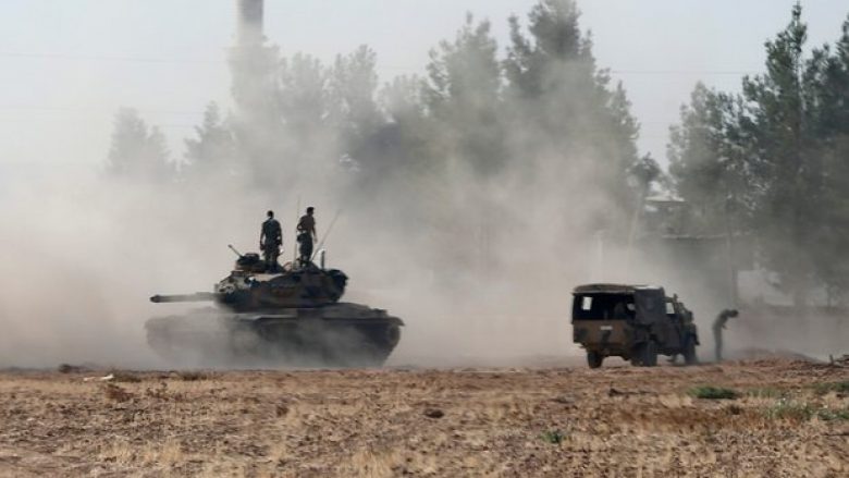 Turqia dërgon 10 tanke të tjera në territorin sirian