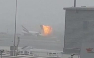 Momenti kur zjarri shpërthen në aeroplanin e rrëzuar në Dubai (Video)