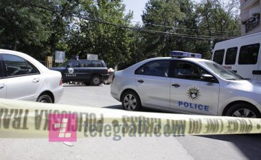 Identifikohet atentatori që vrau një dhe plagosi një tjetër në Prishtinë, po ndiqet nga policia (Foto)