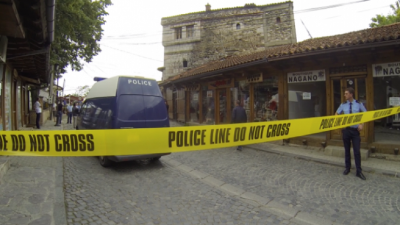 Për vrasjen e trefishtë në Gjakovë, policia arrestoi të dyshuarit?