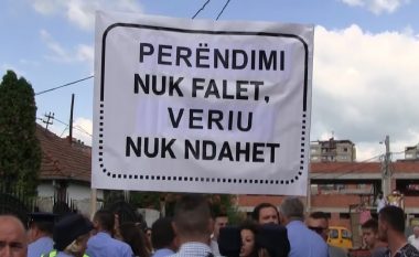 Pamje nga përleshja mes aktivistëve të VV-së dhe policisë në Mitrovicë (Video/Foto)