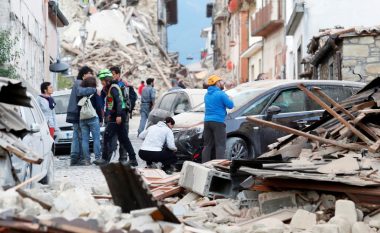Rrënoja dhe tronditje: Video që tregojnë pasojat katastrofale të tërmetit në Itali (Video)