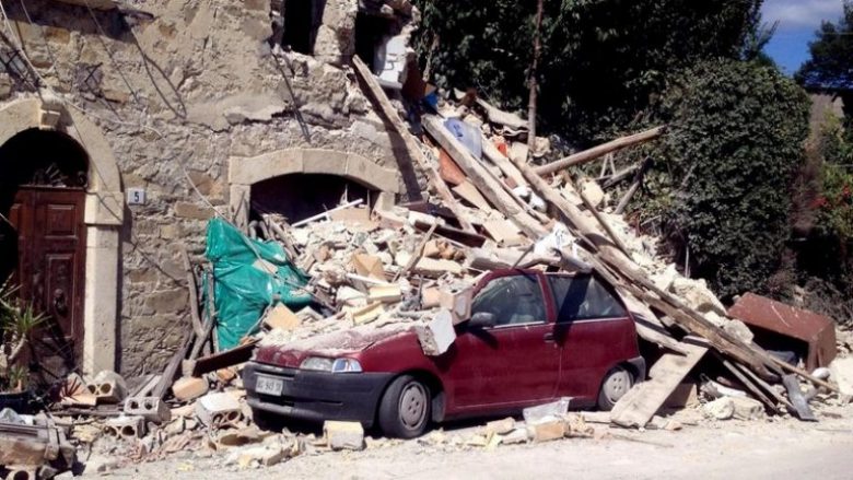 Tërmeti në Itali: Mbi 130 të vdekur, po gërmohet ende nën rrënoja (Foto/Video)