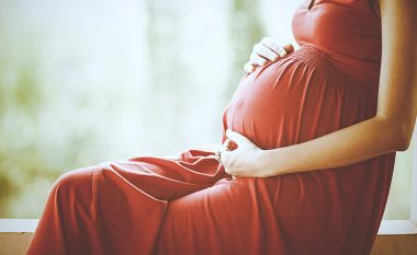 Gruaja shtatzënë aborton ‘beben sirenë’, e cila në vend të këmbëve kishte një bisht (Foto)