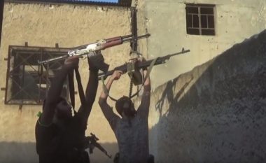 Shikoni çfarë beteja të ashpra zhvillohen në vijën e parë të frontit në Aleppo (Video)