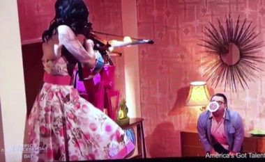 Tmerr në “America’s Got Talent”, qëllohet me shigjetë në qafë (Video, +18)