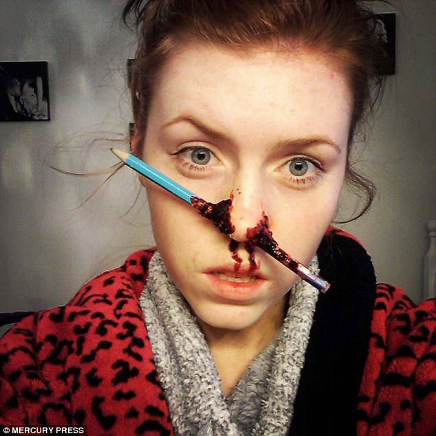 Artistja e grimit transformon fytyrën në pamje të frikshme foto 5