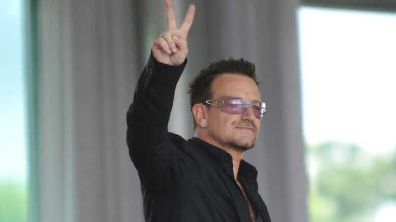 Bono ndihmon të shpërngulurit në Nigeri