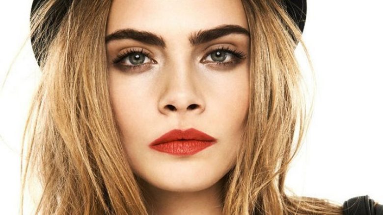 Cara Delevingne shkruan një novelë, publikon foton e parë të saj! (Foto)