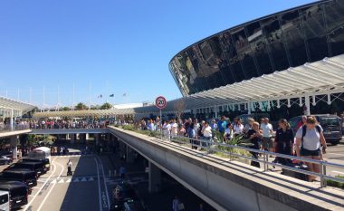 Alarm në aeroportin e Nice, evakuohen pasagjerët (Foto)