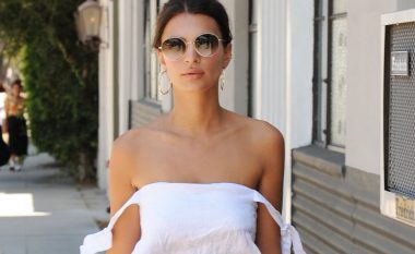 Emily Ratajkowski shfaq linjat perfekte (Foto)