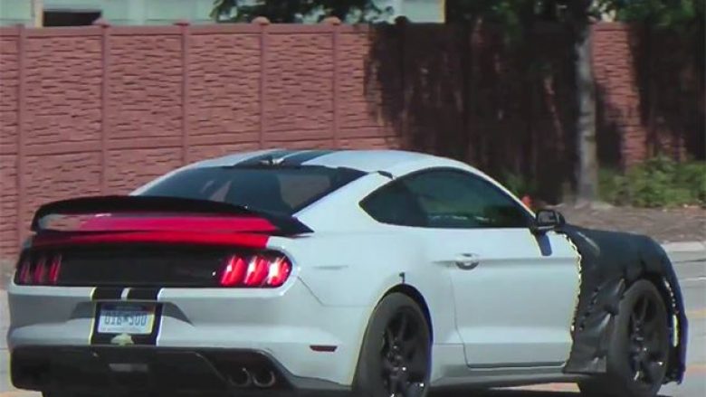 Filmohet gjatë procesit të testimit, Ford Mustang Shelby GT500 (Video)