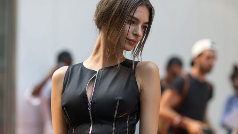 Emily Ratajkowski nuk i ndal provokimet, ekspozon gjoksin (Foto)