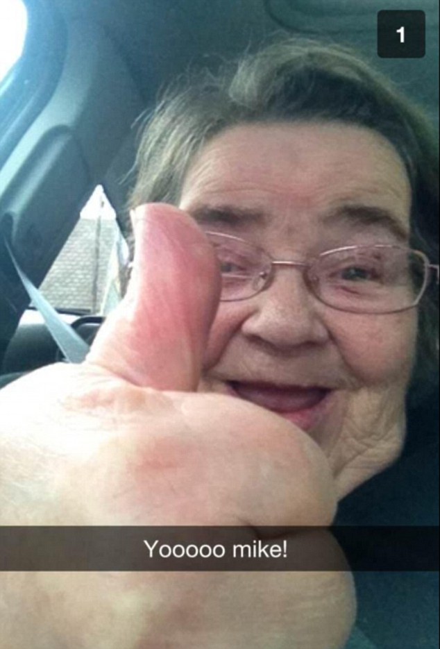Gjyshet qesharake në Snapchat qe po turperojne niperit e tyre foto 9