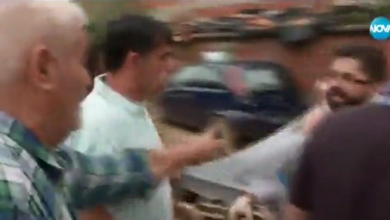 Ky është personi që u rrah nga mbështetësi shqiptar i Gruevskit (Video)
