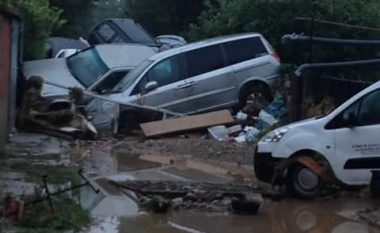 Tmerri në lagjet shqiptare të Shkupit pas vërshimeve (Foto)