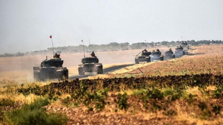 Ushtarët e ISIS-it largohen nga kufiri në Siri
