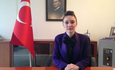 Ambasadorja turke dënon sulmin ndaj Kuvendit të Kosovës