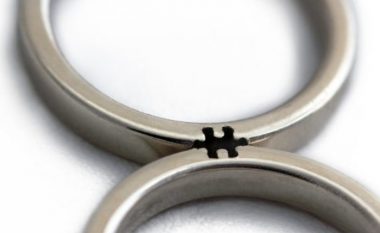 Këto unaza të fejesës kanë kuptim, vetëm kur bashkohen (Foto)