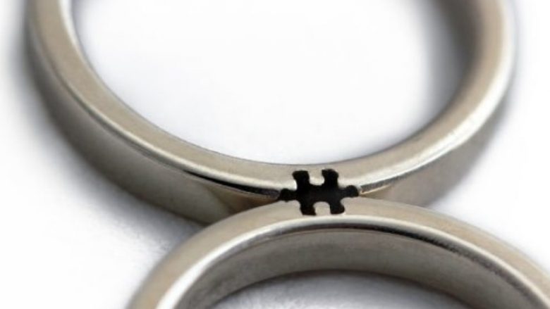Këto unaza të fejesës kanë kuptim, vetëm kur bashkohen (Foto)