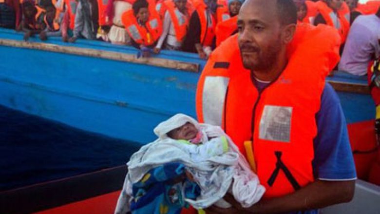 Operacion gjigant, shpëtohen 6500 emigrantë në Libi