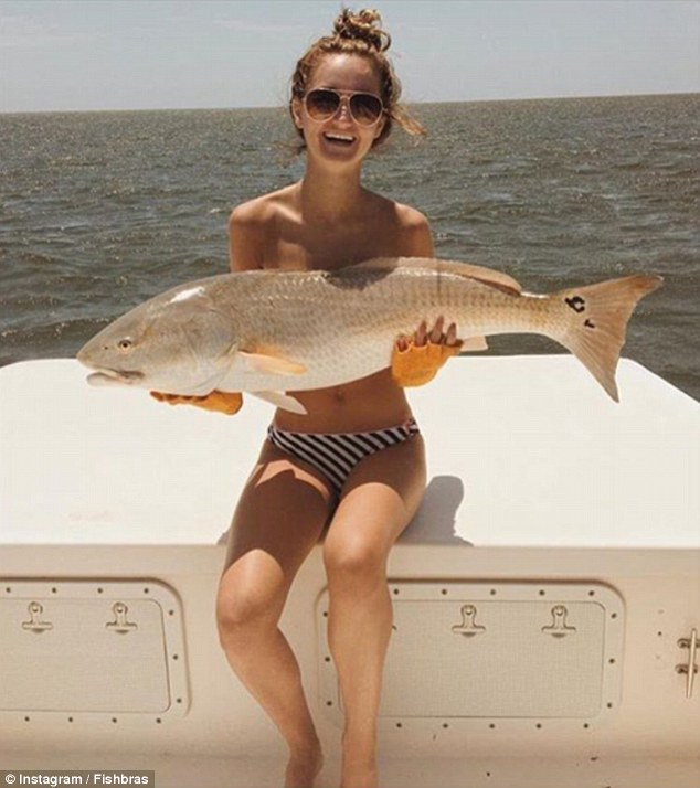 Mbulimi i gjoksit me peshq eshte trendi i fundit i selfive ne Instagram foto 11
