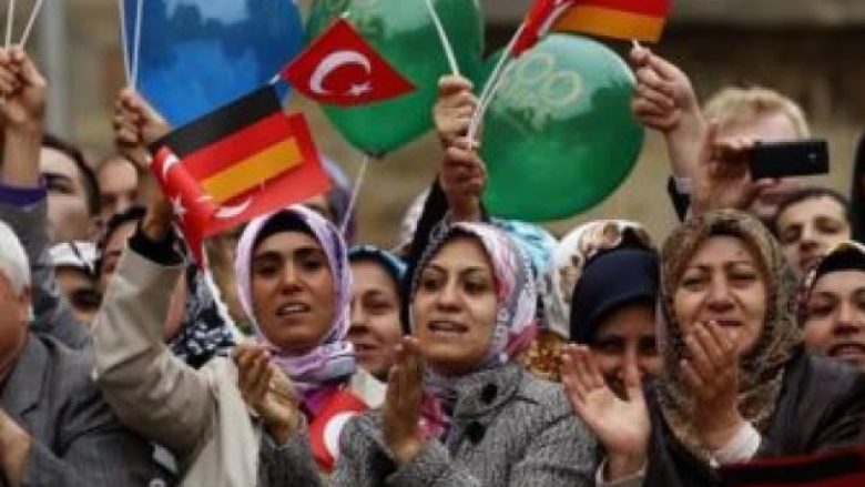 Merkel: Turqit që jetojnë në Gjermani të jenë besnik ndaj këtij vendi!