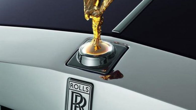 E shëmtoi një Rolls Royce të 300 mijë dollarëve, që të duket si ‘Crazy Taxi’ nga një video-lojë! (Foto)