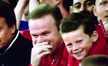 Rooney nuk ndalet së qeshuri pas këtij dështimi nga Depay ndaj Evertonit (Video)