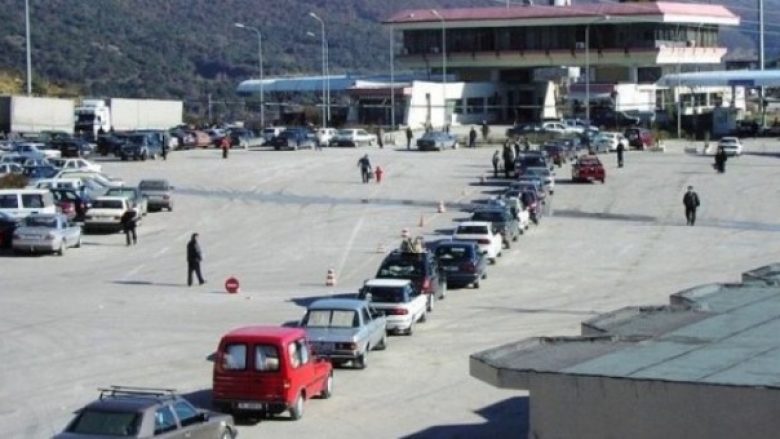 Ikin emigrantët pas festave, fluks udhëtarësh në të gjitha pikat e kalimit kufitar të Shqipërisë