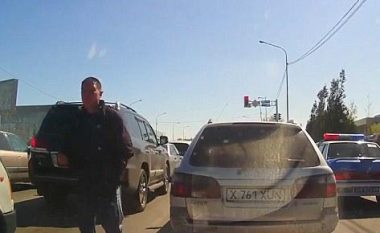 Policia ndalon lypësin që kishte vetëm ‘një dorë’ (Video)
