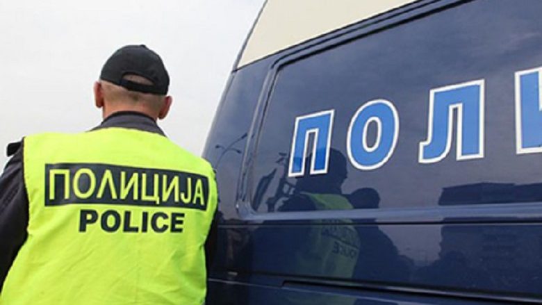 Arrestohet një serb në Maqedoni, transportonte ilegalisht 47 migrantë
