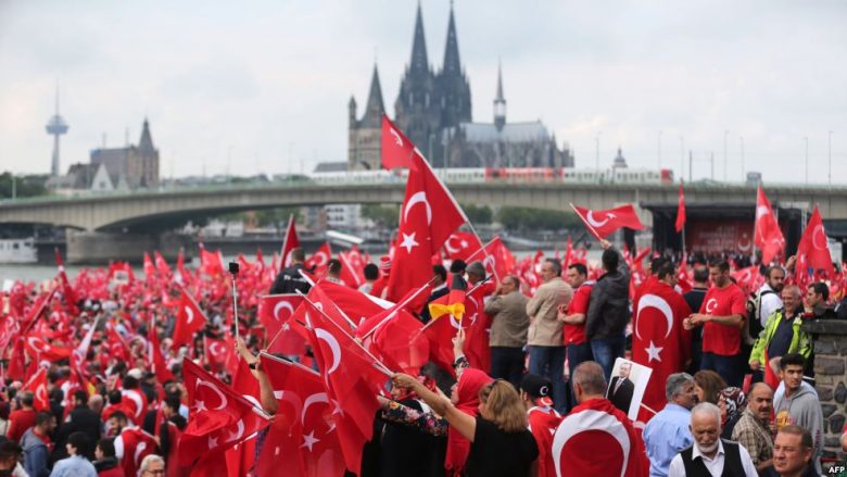 Protestë kundër Gjermanisë për moslejimin e fjalimit të Erdoganit