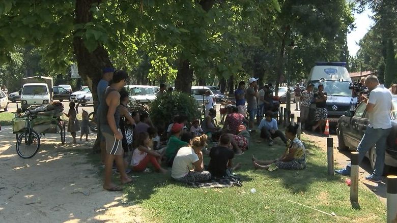 Familjet rome të Shkupit kërkojnë zgjidhje për strehimin e tyre