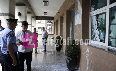 Policia arreston personin që sulmoi objektin e komunës së Prishtinës