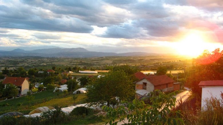 Vërshimet në Shkup rrezikojnë të lënë edhe pa shkollë fëmijët e fshatit Straçincë