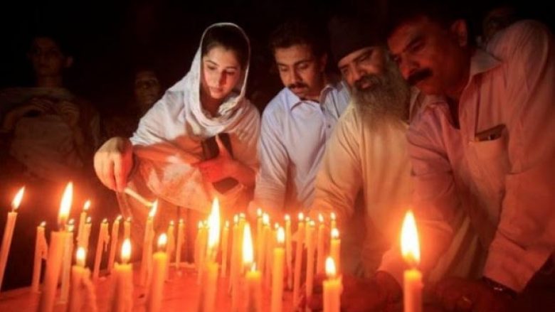 Talebanët marrin përsipër sulmin që vrau 70 persona në Pakistan