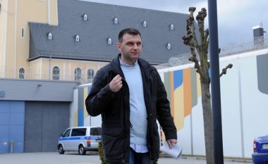 Përveç familjes së Tarçullovskit, nga Qeveria e Maqedonisë nga 5.000 euro në muaj kanë pranuar edhe avokatët e tij