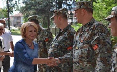 Me rastin e Ditës së Armatës, kryetarja Arifi e vizitoi kazermën e Tetovës