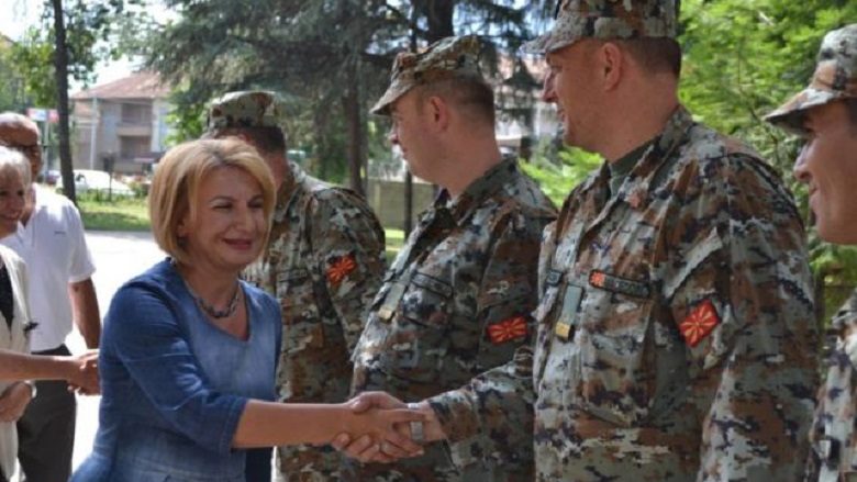 Me rastin e Ditës së Armatës, kryetarja Arifi e vizitoi kazermën e Tetovës