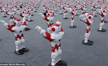 Thyhet rekordi botëror: 1007 robotë vallëzojnë njëherësh (Video)