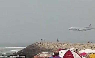 Aeroplani ushtarak, me një “vizitë” të pakëndshme në plazh! (Video)