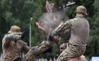 Trupat në lindje të Ukrainës në “gjendje gatishmërie të lartë”