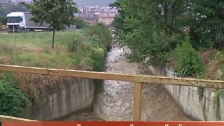 Përmbytje dhe dëme tjera materiale nga reshjet intensive në rajonin e Pollogut
