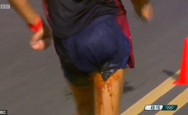 Atleti i pafat kryen nevojën fiziologjike gjatë vrapimit, bëhet hit në mediume (Foto/Video)